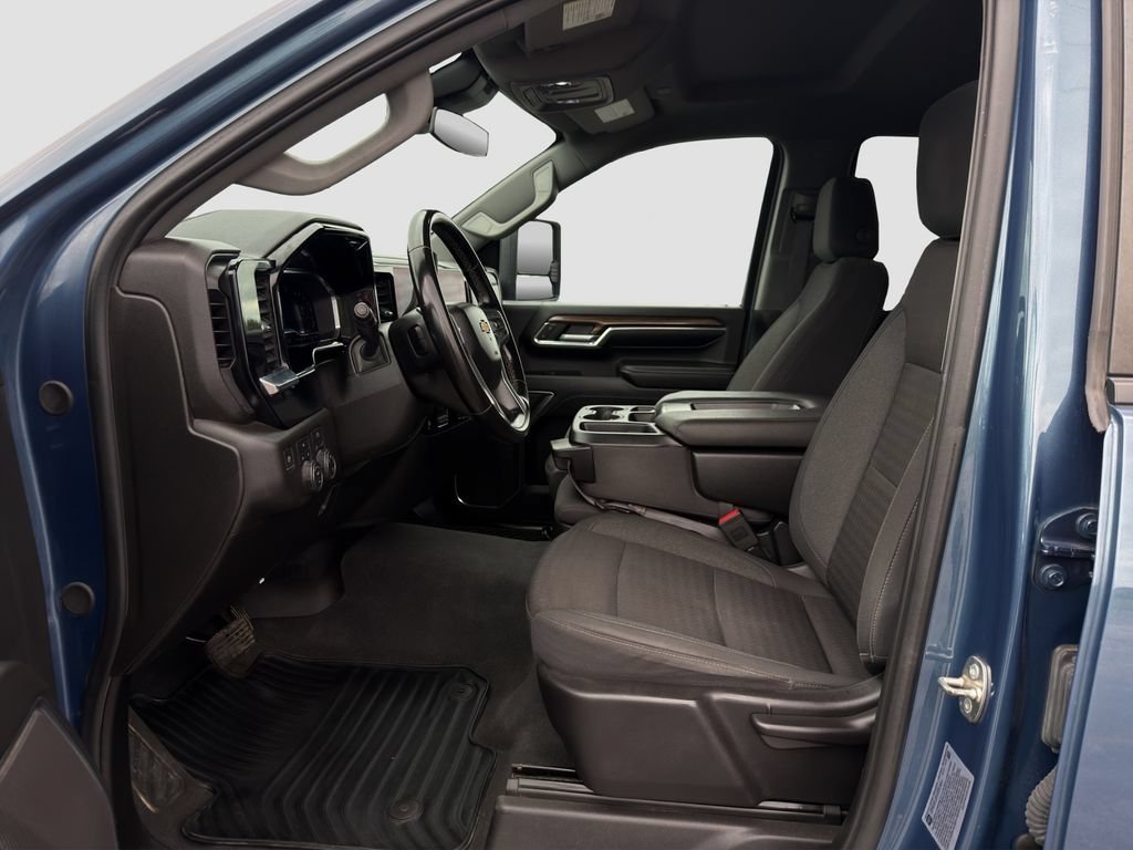 Used 2024 Lakeshore Blue Metallic Chevrolet LT image 9