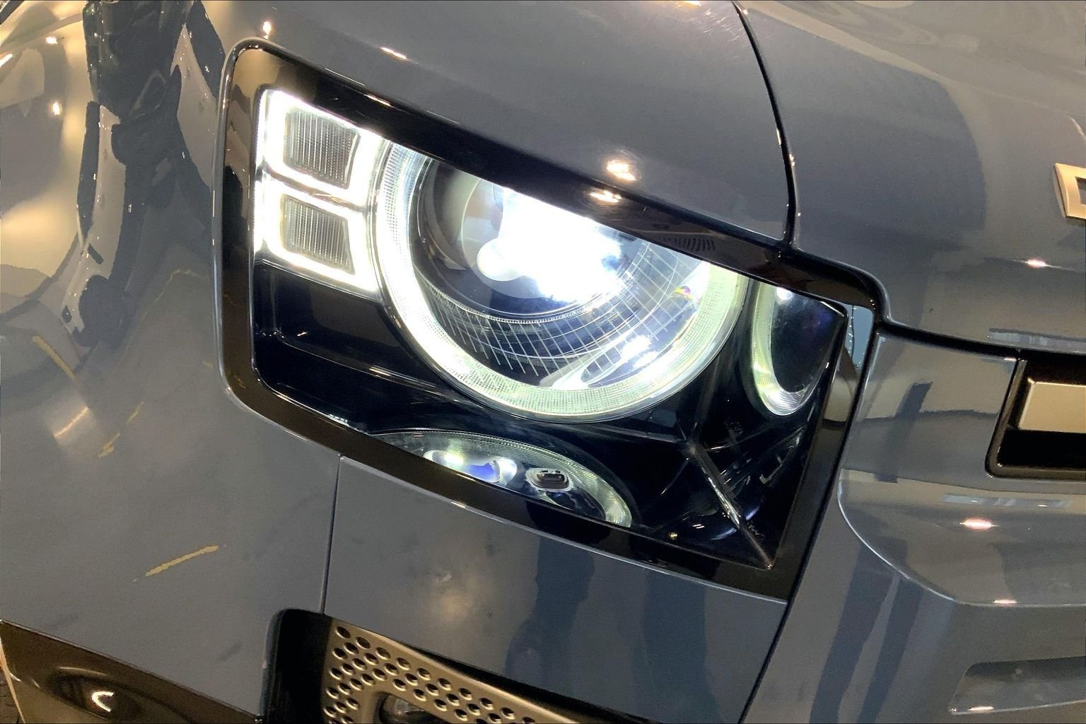Used 2023 Tasman Blue Metallic Land Rover X-Dynamic SE image 27