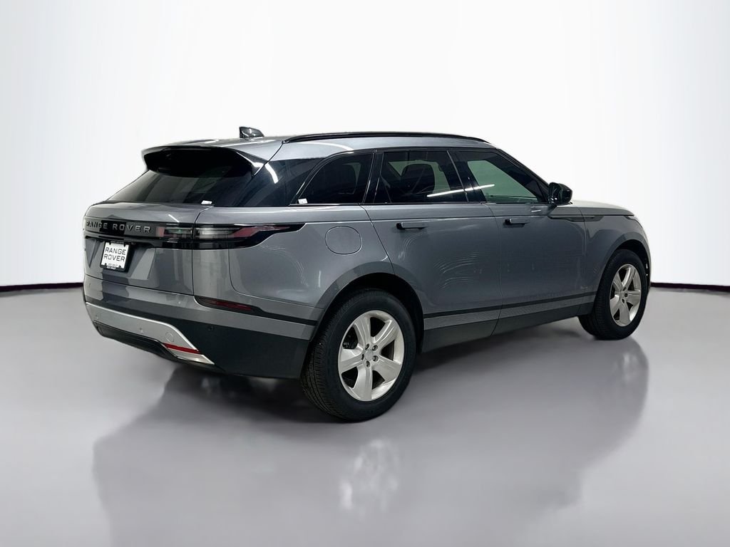 Used 2025  Land Rover S image 9