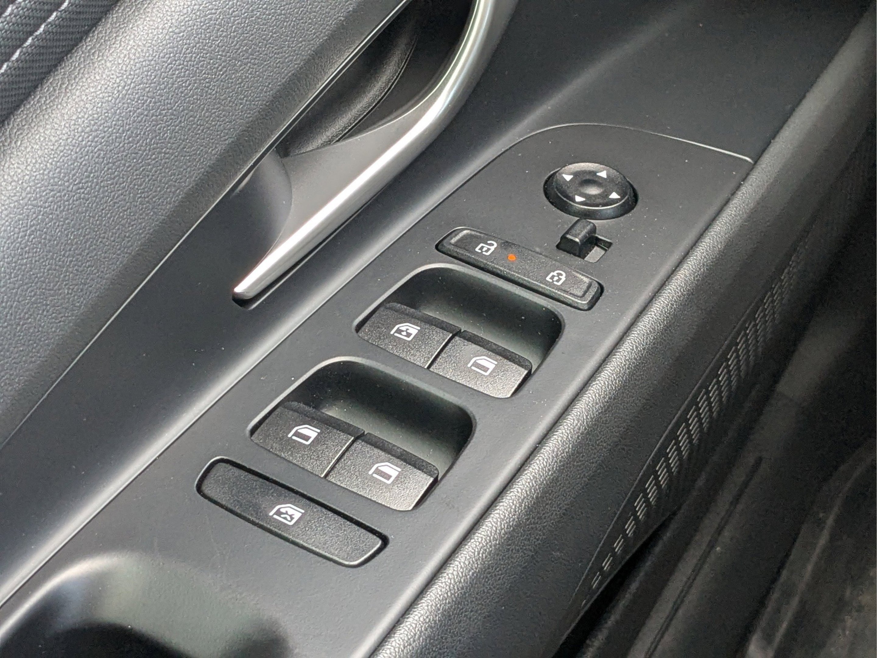 2024 Hyundai Elantra Limited - Photo 25