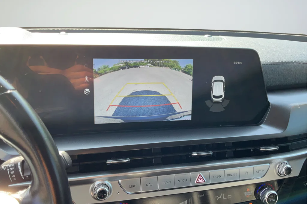 Used 2023 Green Kia S image 17