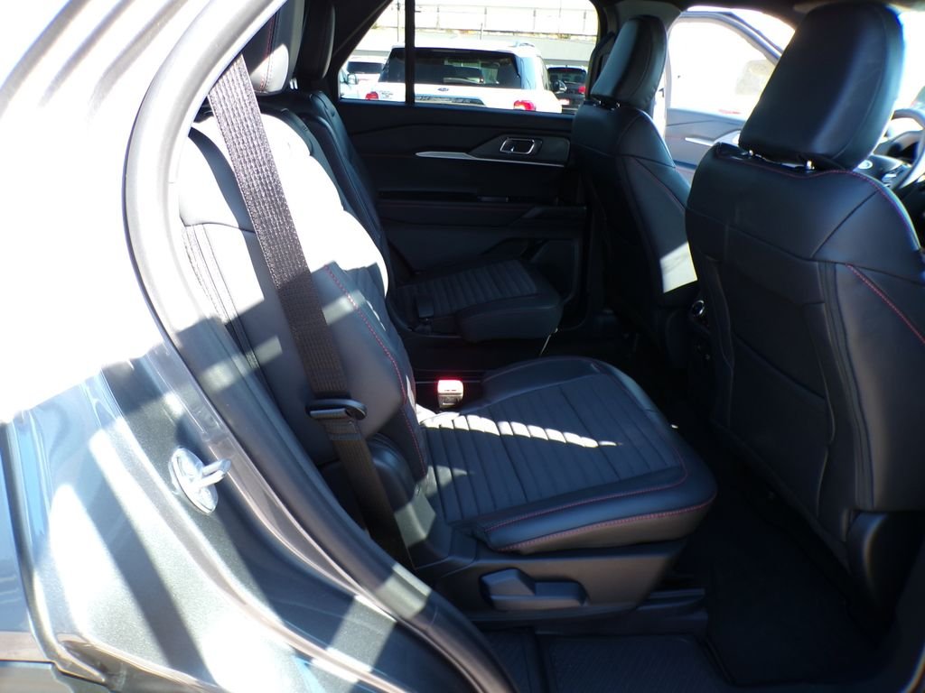 New 2026 Carbonized Gray Metallic Ford ST-Line image 28