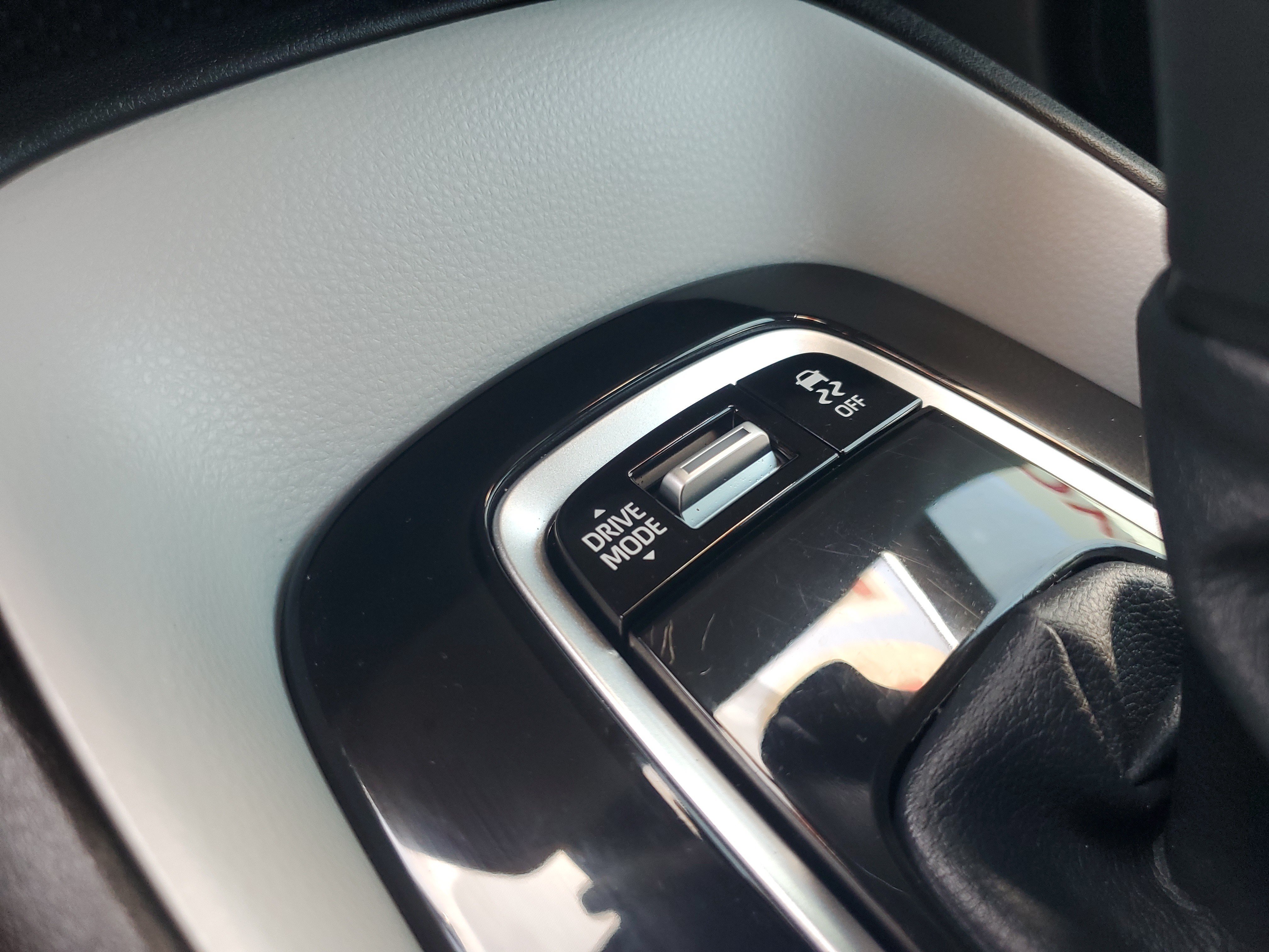 Used 2025 Celestite Toyota SE image 31