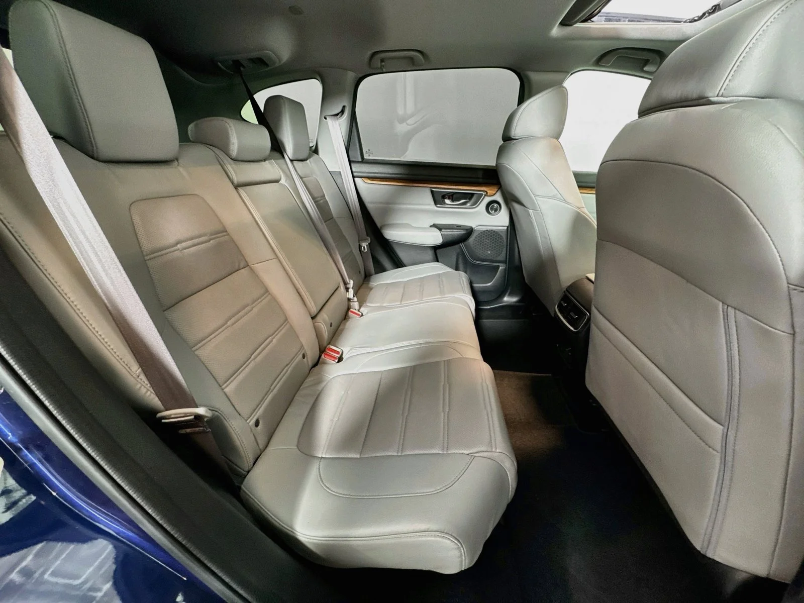 Used 2018 Obsidian Blue Pearl Honda Touring image 26