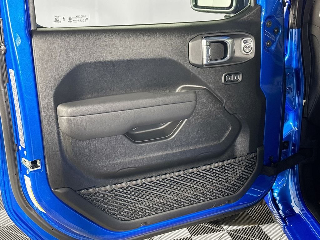 New 2026 Hydro Blue Pearl-Coat Exterior Paint Jeep Sport S image 10