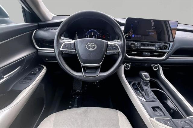 Certified Used 2025 WIND CHILL PEARL Toyota  image 6