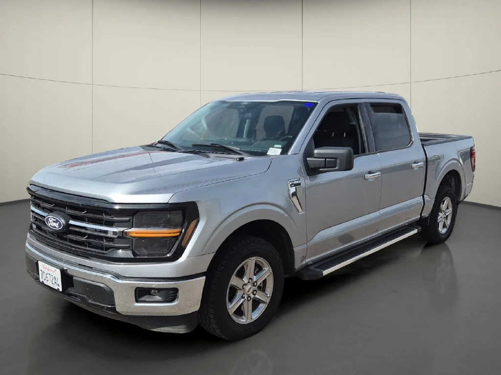 Used 2025 Silver Ford XLT image 3