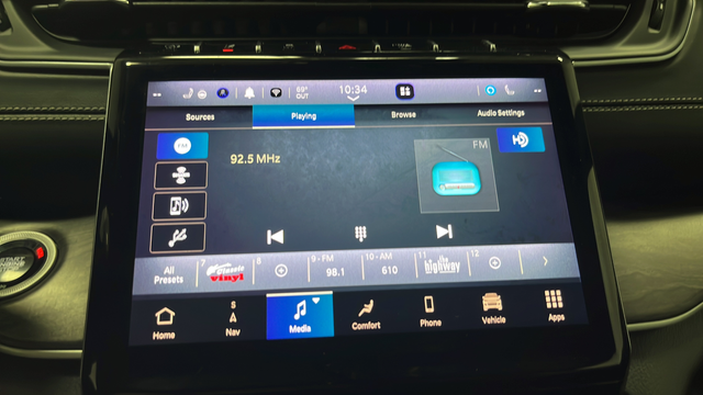 Used 2024 Diamond Black Crystal Pearlcoat Jeep Limited image 32