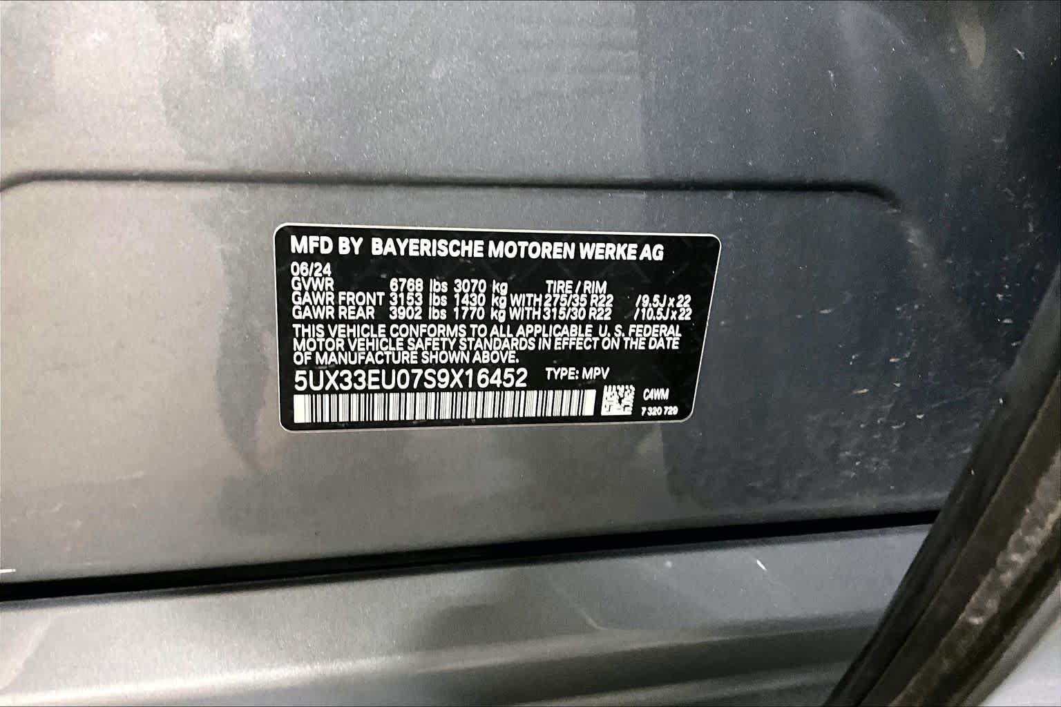 Used 2025 Skyscraper Grey Metallic BMW M60i image 55