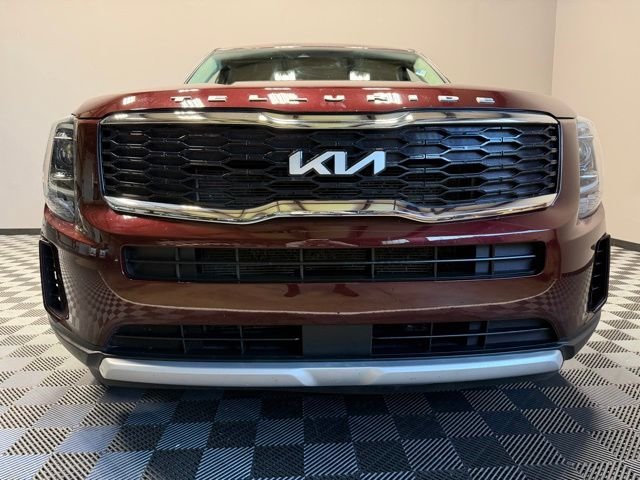 Used 2022 Sangria Red Kia LX image 3