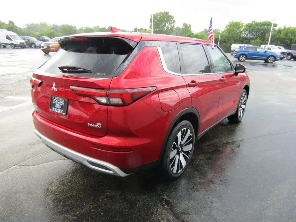 2025 Mitsubishi Outlander Plug-in Hybrid SE - Photo 8
