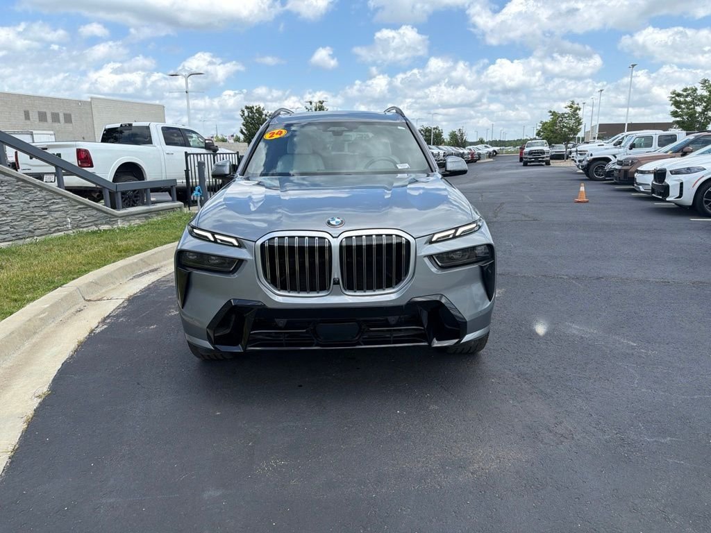 Used 2024 BMW X7 40i with VIN 5UX23EM04R9S28503 for sale in Kansas City