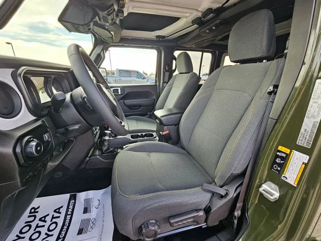 Used 2024 Green Clearcoat Jeep Sport S image 18