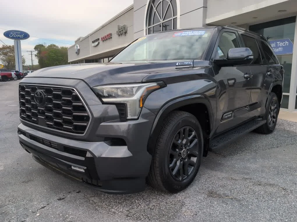 2024 Toyota Sequoia Platinum 4WD i-FORCE MAX Hybrid's photo