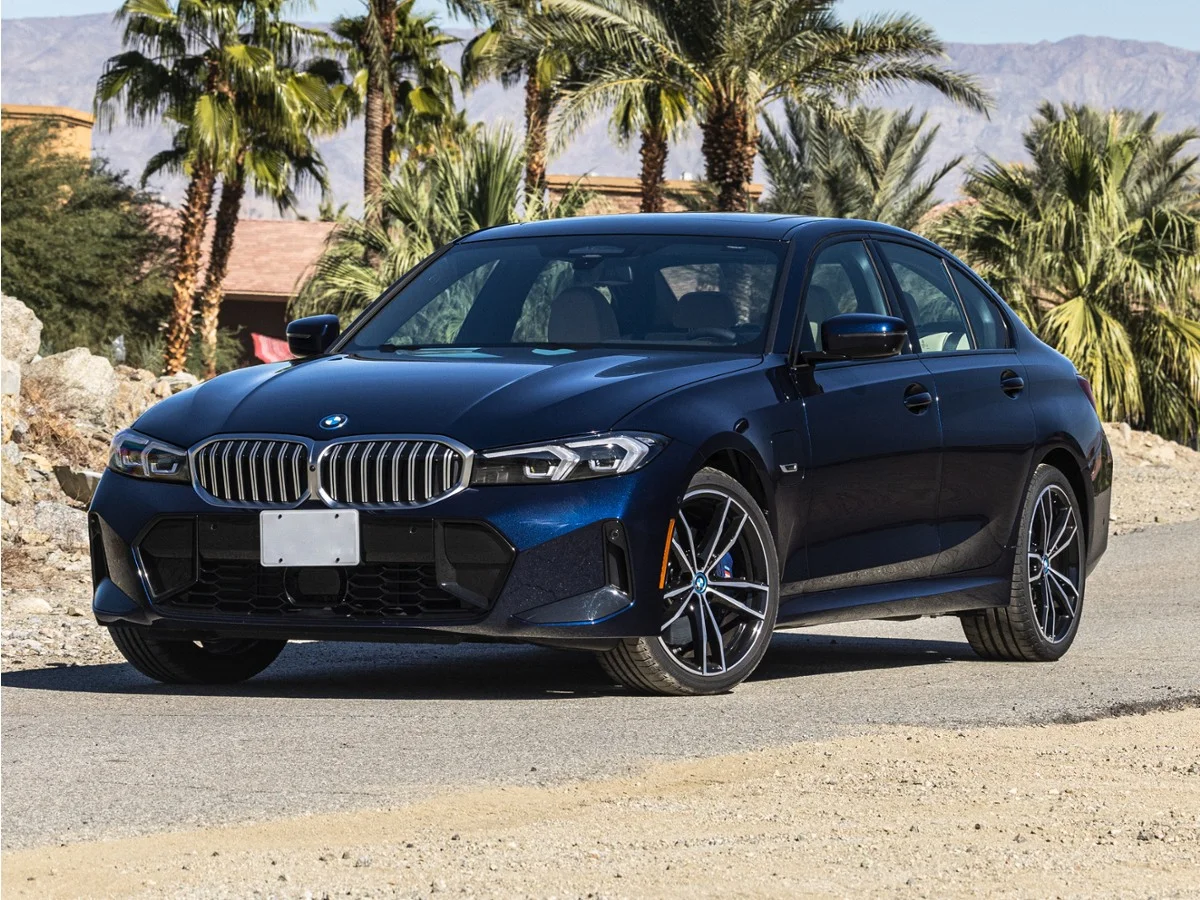 2024 BMW 3 Series 330e xDrive Sedan's photo