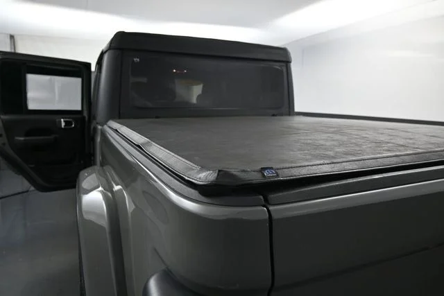 Used 2022 Gray Jeep Mojave image 9