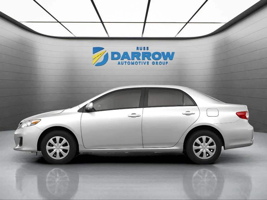 Used 2011 Silver Toyota LE image 2