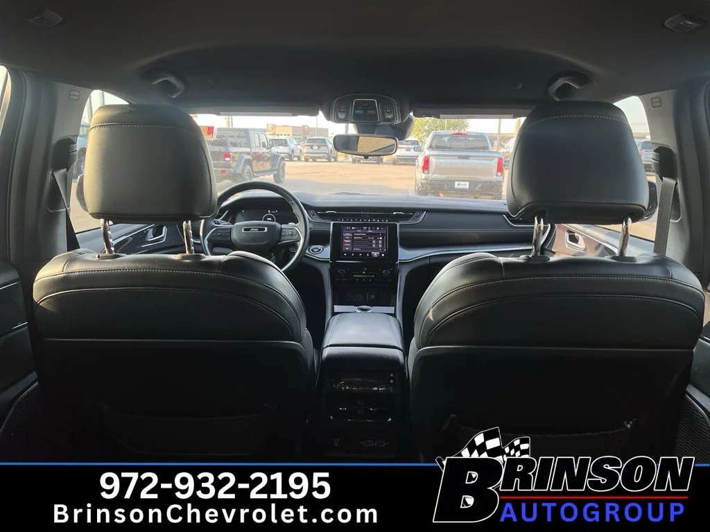 Used 2021 Diamond Black Crystal Pearlcoat Jeep Altitude image 16