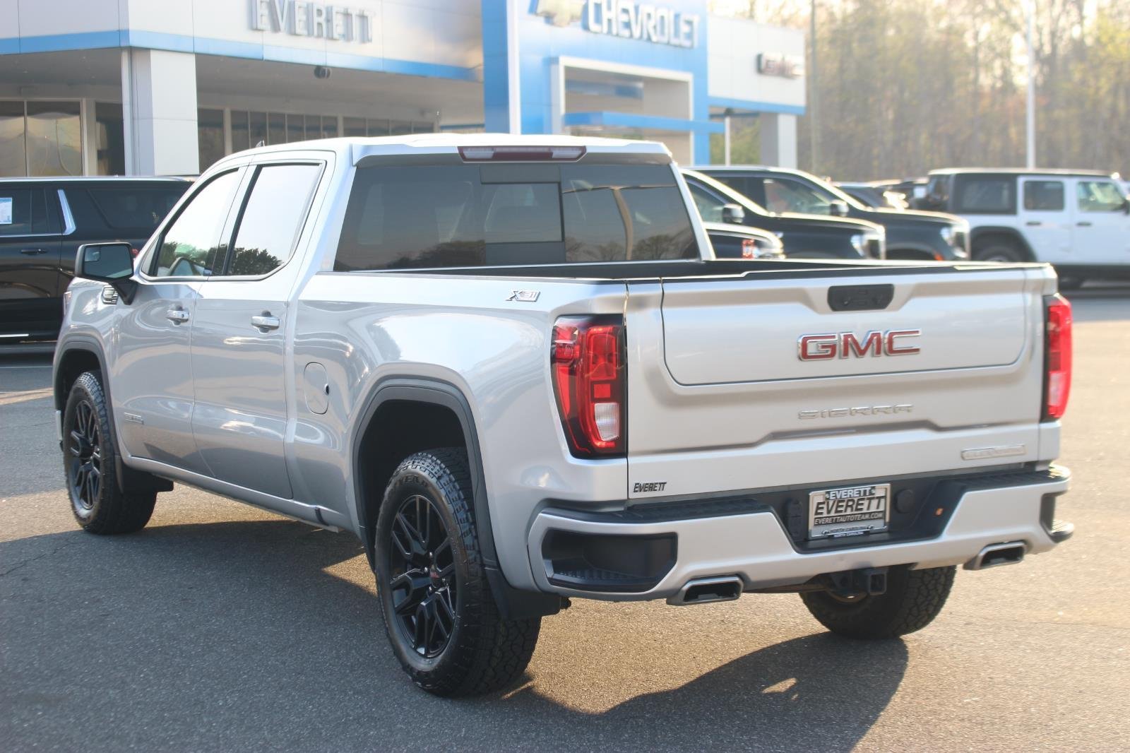 Used 2022 Quicksilver Metallic GMC Elevation image 5
