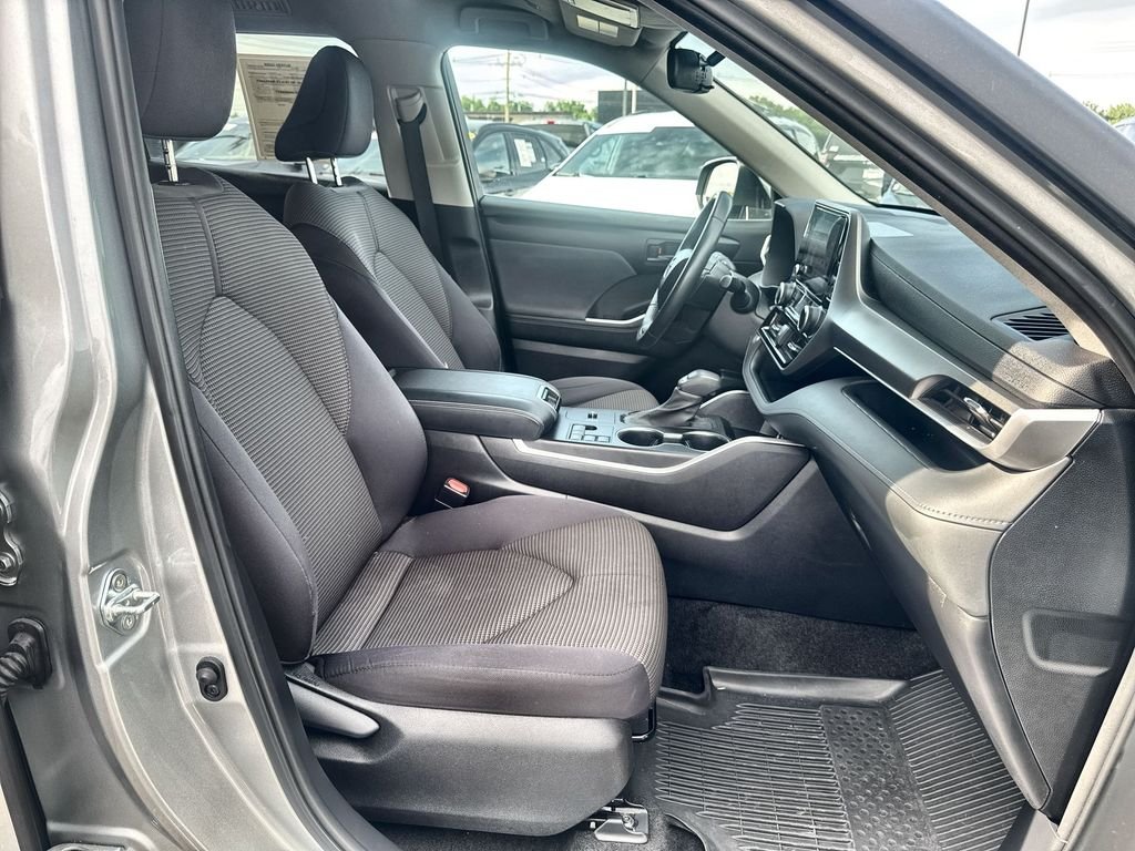 Used 2023 Silver Toyota LE image 22
