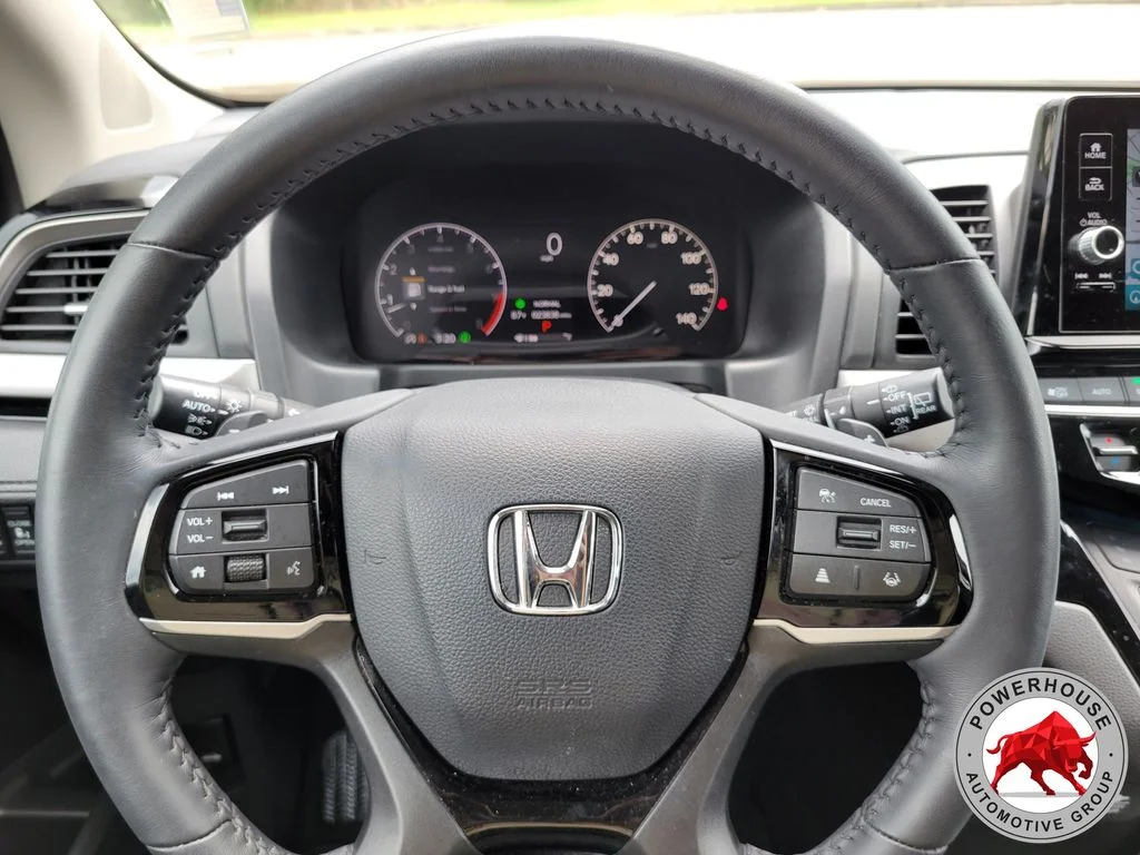 Used 2025 White Honda Touring image 35