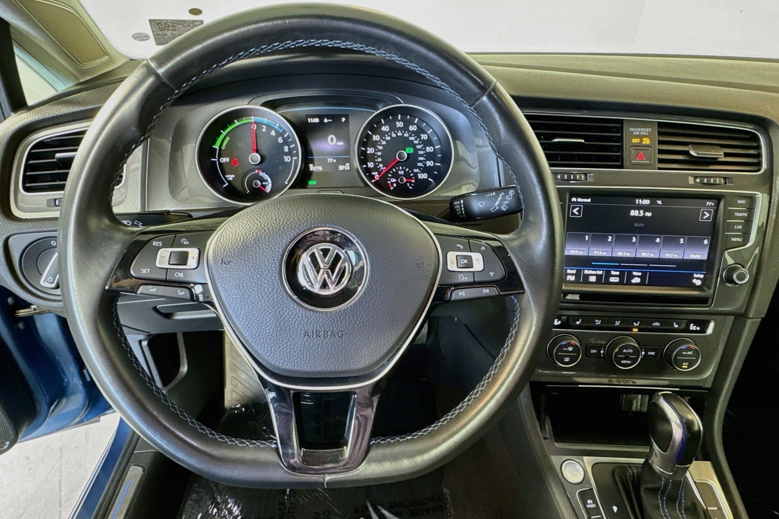 Used 2016 Pacific Blue Volkswagen SEL Premium image 11