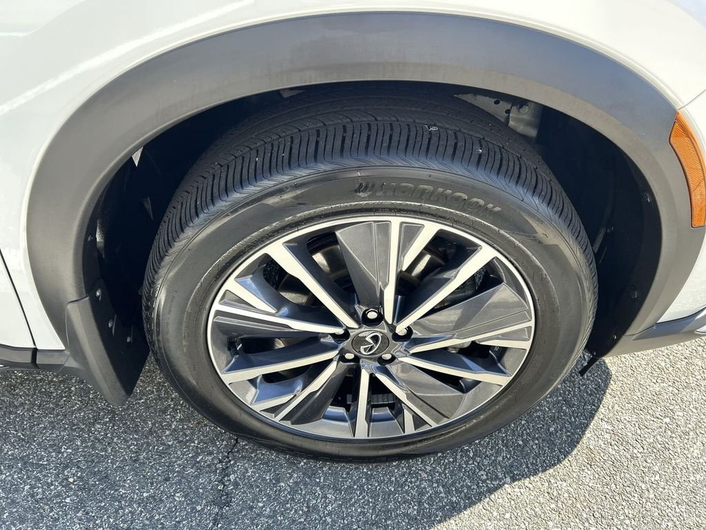 Certified Used 2026 White INFINITI LUXE image 13