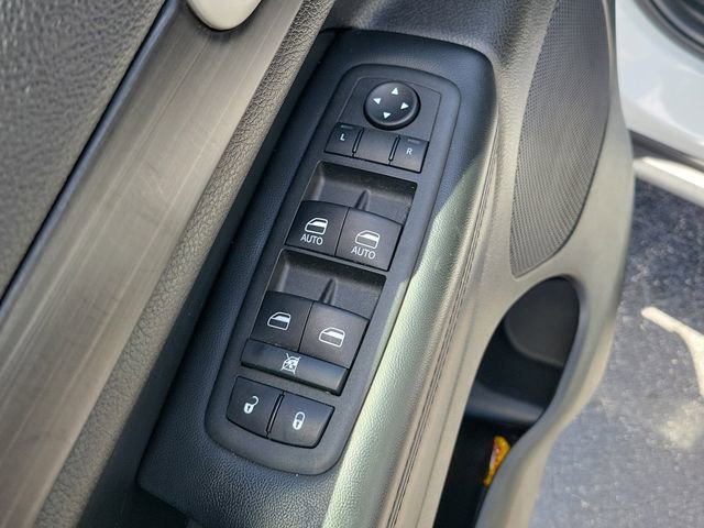 Used 2022 White Jeep Laredo E image 21