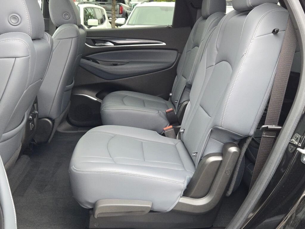 Used 2023 Black Buick Essence image 19
