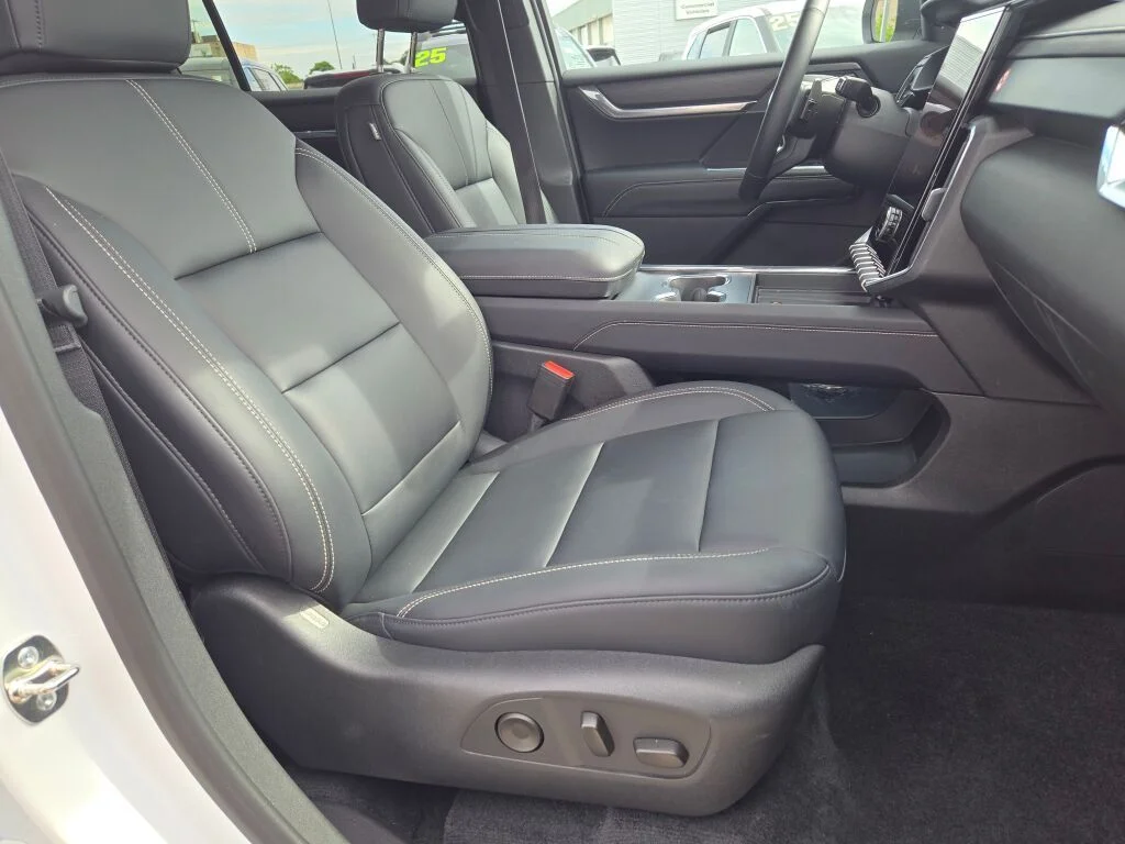 Used 2026 White GMC Elevation image 6