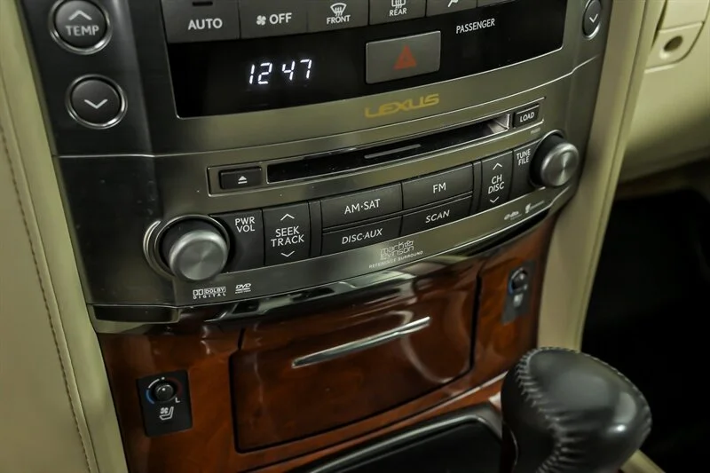 Used 2009 Starfire Pearl Lexus  image 29