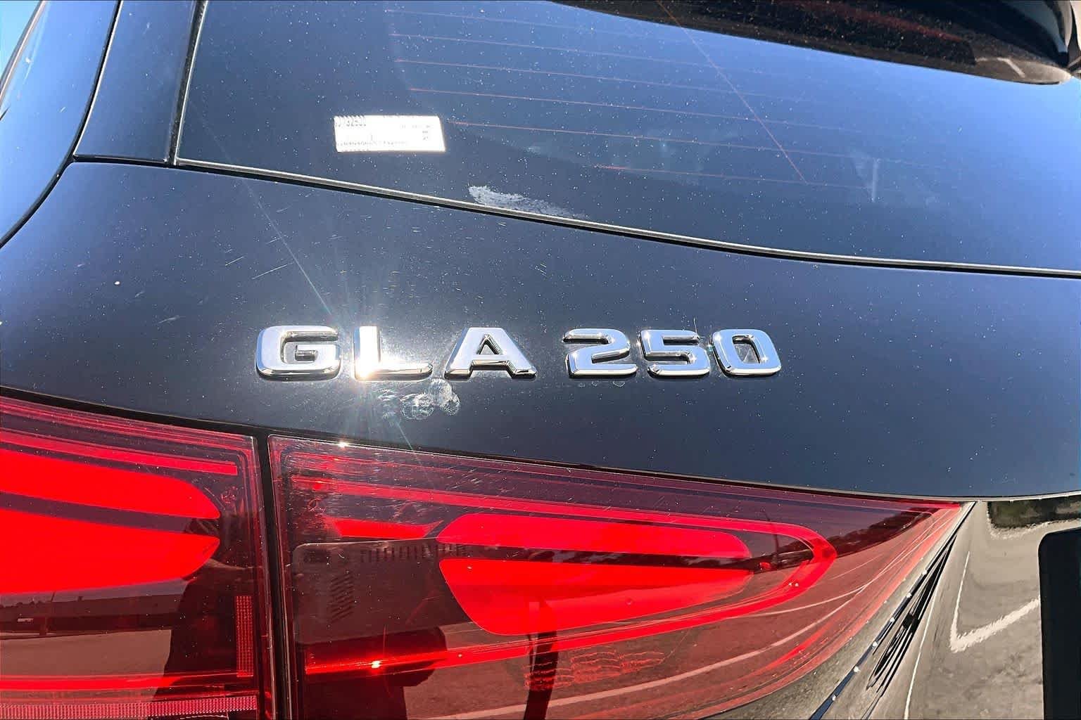 Used 2025 Night Black Mercedes-Benz GLA 250 image 10