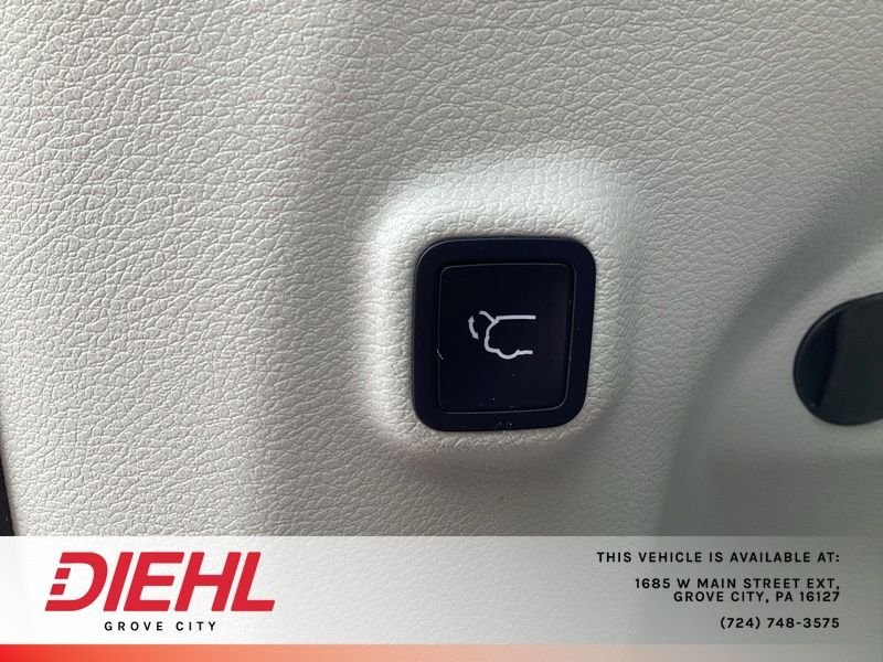 Used 2022 White Jeep Latitude Lux image 16