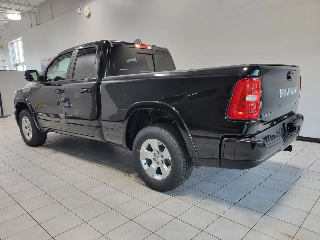New 2026 Diamond Black Crystal Pearl-Coat Exterior Paint RAM Big Horn/Lone Star image 4