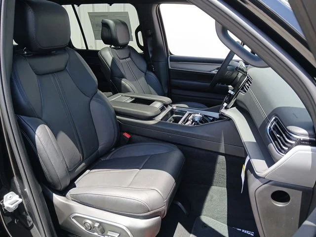 New 2026 High Gloss Black Exterior Paint Jeep Limited Altitude image 31