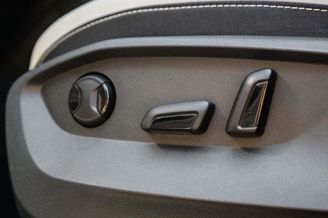 2025 Volkswagen Taos SE - Photo 16