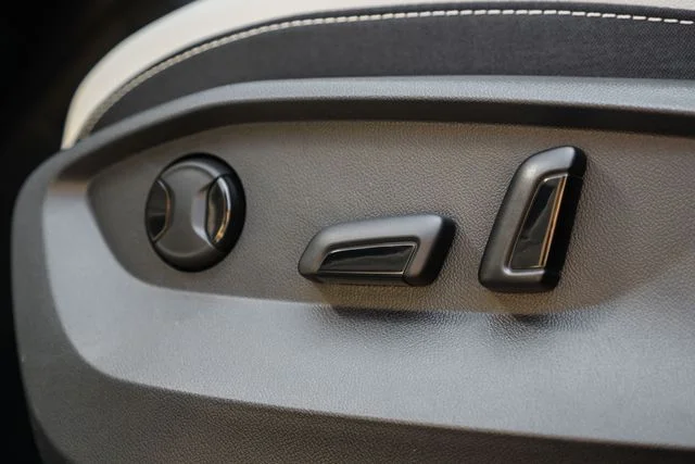 2025 Volkswagen Taos SE - Photo 16