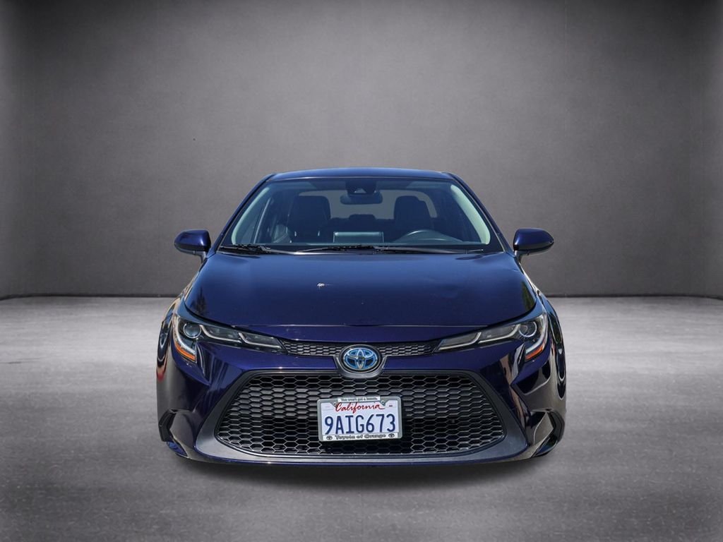 Used 2022  Toyota LE image 9