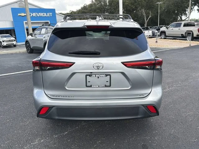 Used 2021 Silver Toyota XLE image 6