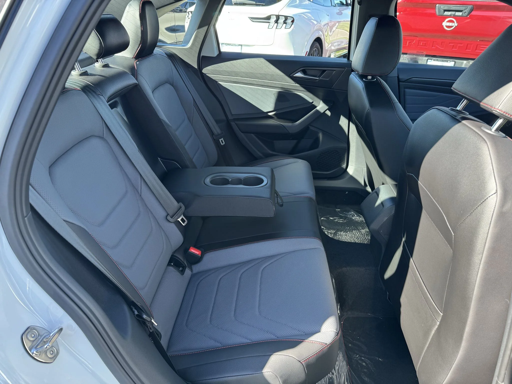 New 2026 Pure White w/Deep Black Roof Volkswagen Autobahn image 33