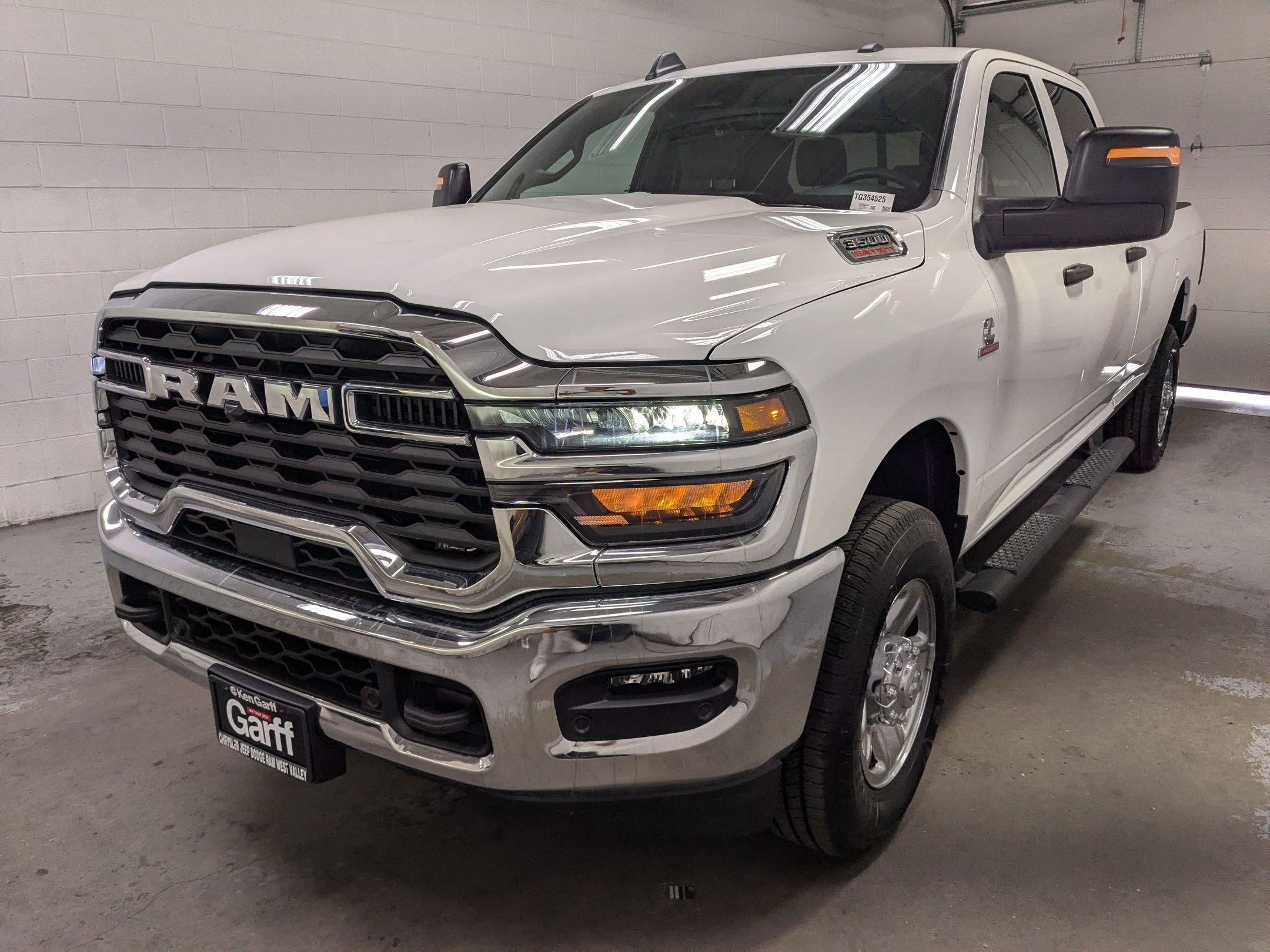 New 2026 Bright White Clear-Coat Exterior Paint RAM Tradesman image 9