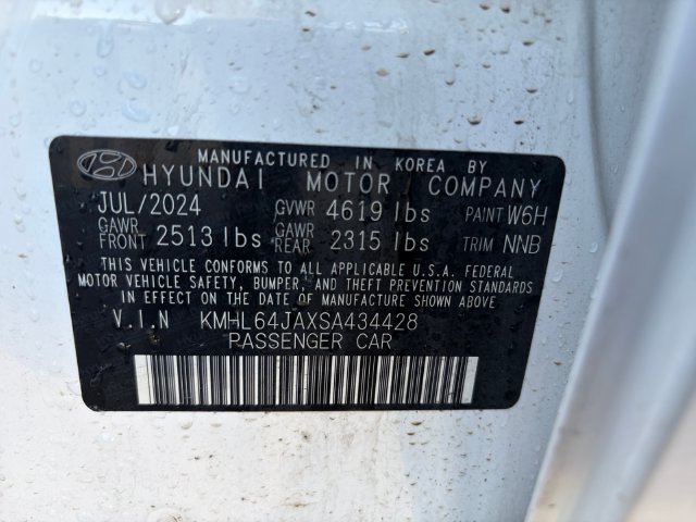 Used 2025 White Hyundai SEL image 24