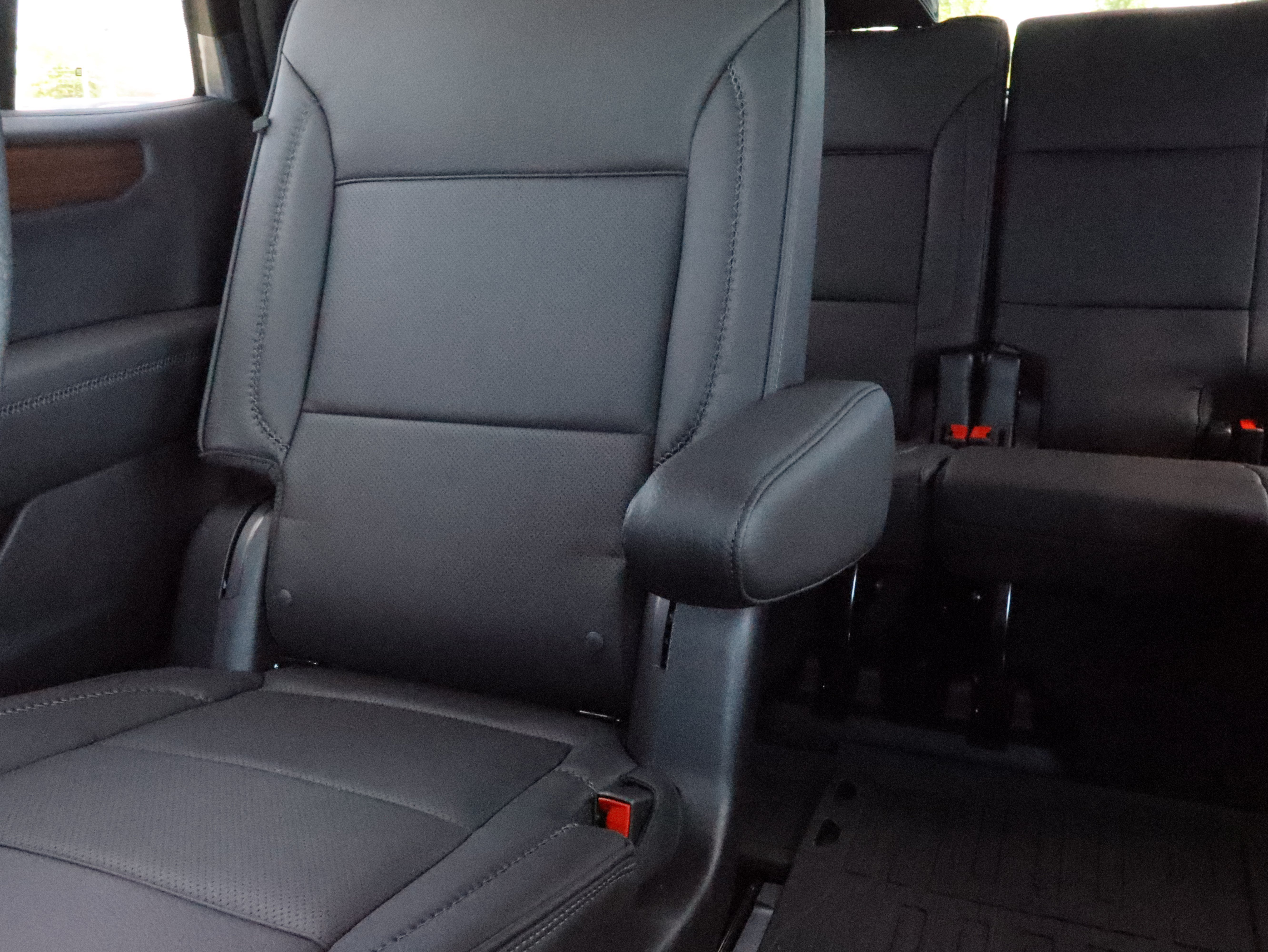 2026 GMC Yukon Denali - Photo 10