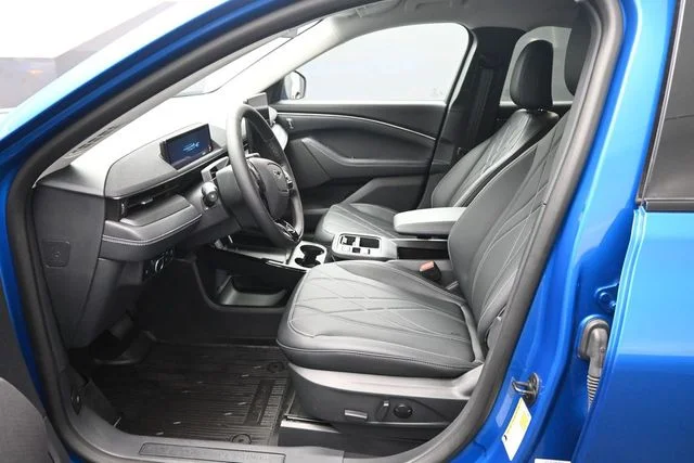 Certified Used 2025 Velocity Blue Metallic Ford Select image 10