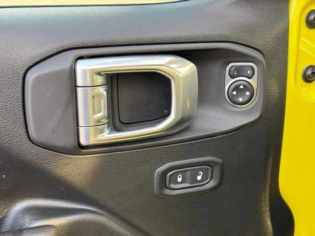 Used 2022 High Velocity Clearcoat Jeep  image 16