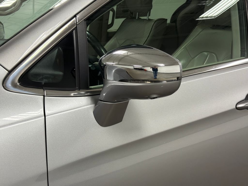 Used 2019 Silver Chrysler Limited image 12