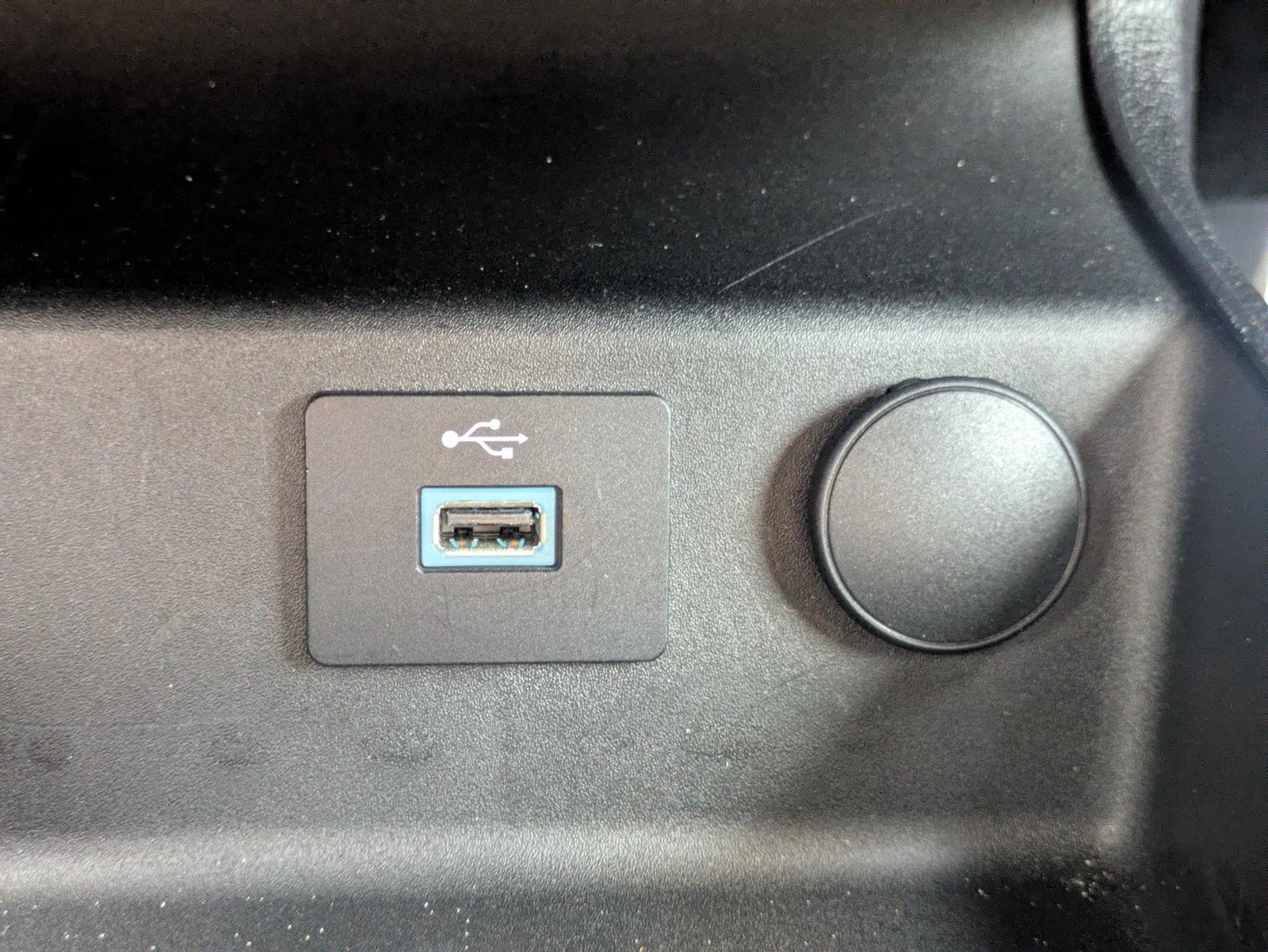 Used 2018 Gray Ford S image 24