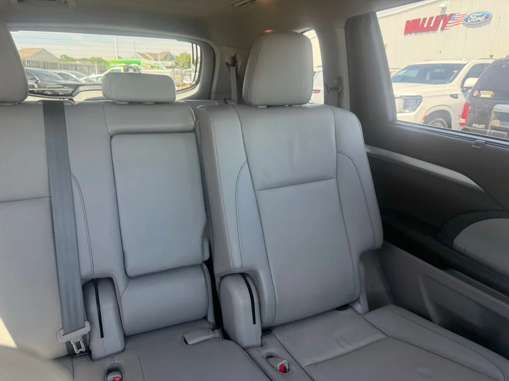 Certified Used 2019 Blizzard Pearl Toyota XLE image 59