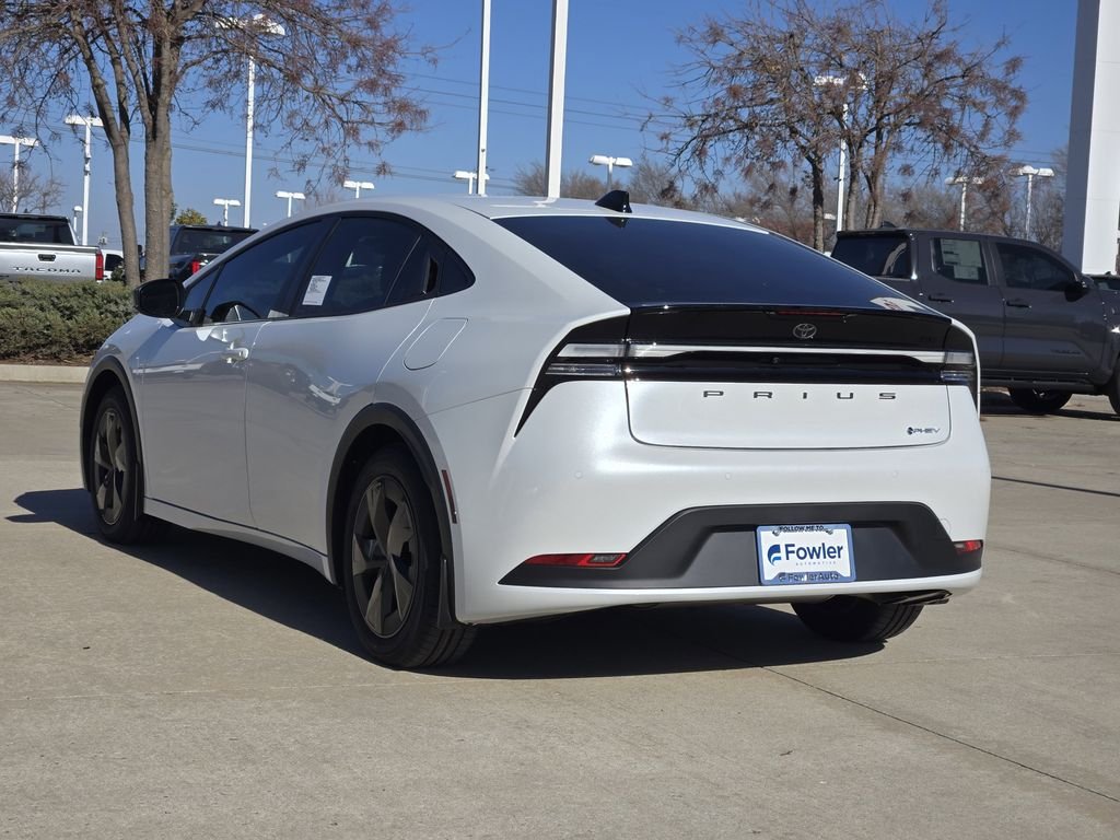 2026 Toyota Prius Plug-in Hybrid SE - Photo 3