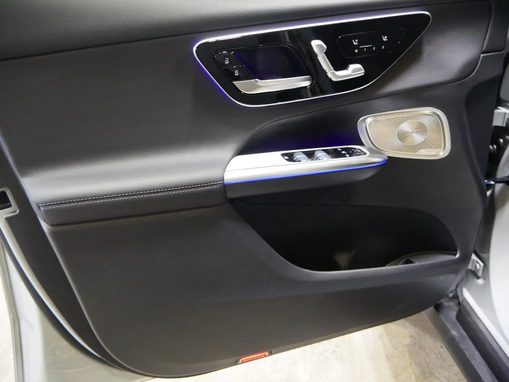 Certified Used 2026 MANUFAKTUR Alpine Grey Mercedes-Benz GLC 300 image 15